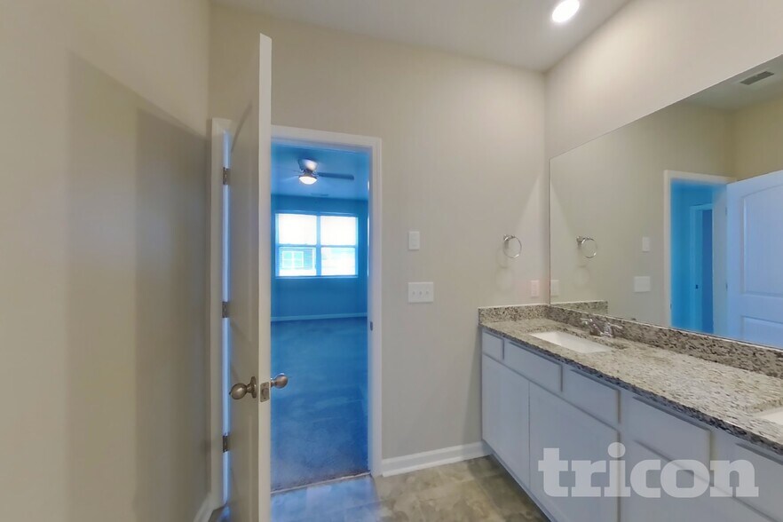 Building Photo - 2028 Tate Farm Ln