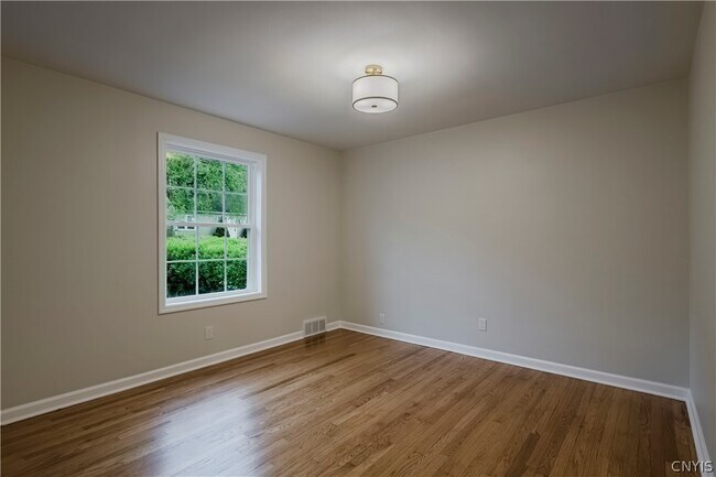 Building Photo - 8 Terrace Hill Dr