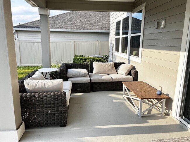 Building Photo - ? Immaculate 4 Bedroom, 3 Bath Home in Sto...
