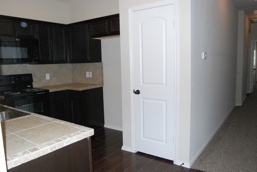 Building Photo - Beautiful 3 Bedroom Duplex Located in Gran...