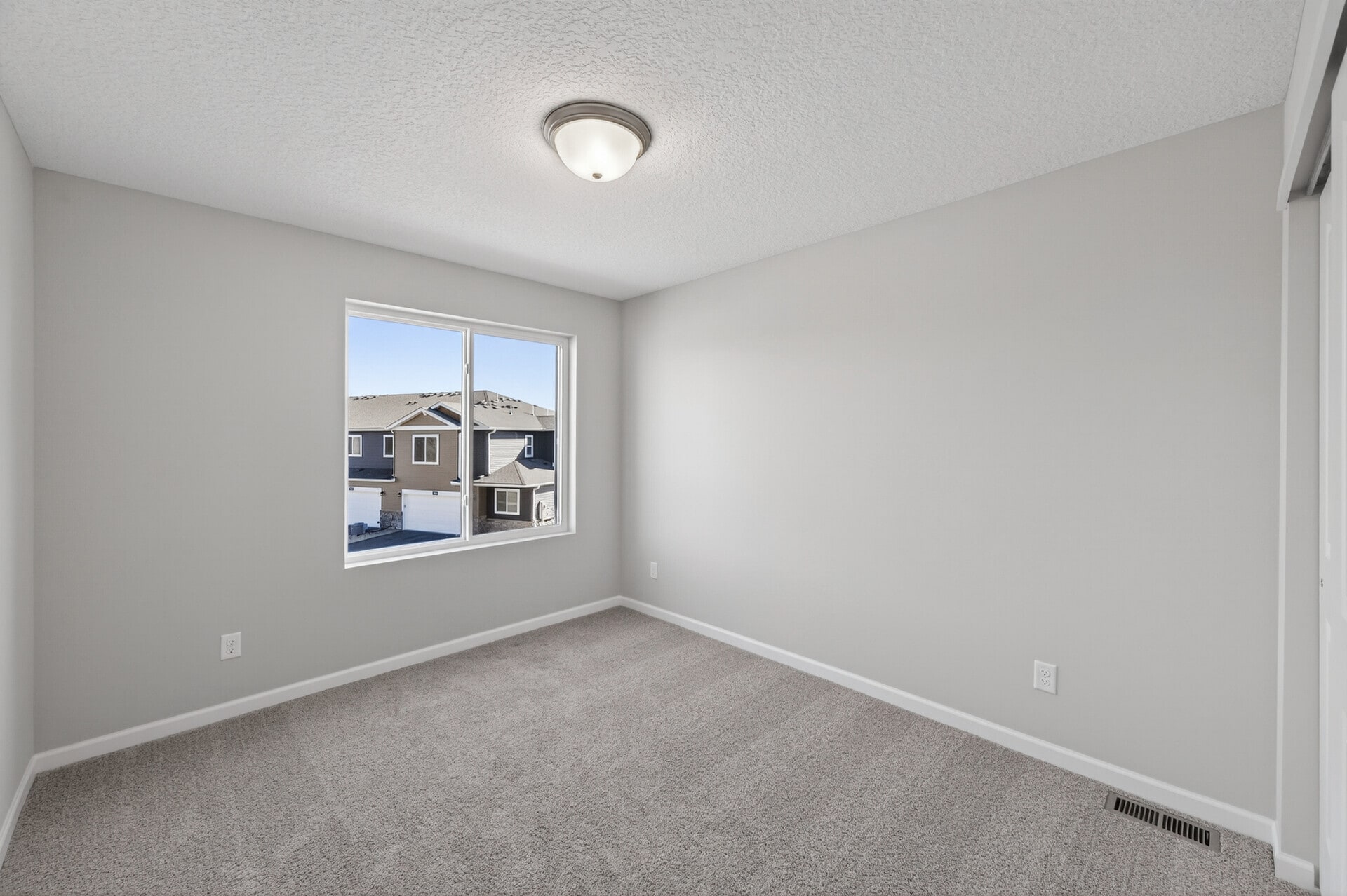 Building Photo - 14876 Willemite Way NW