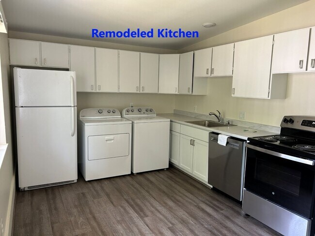 Kitchen - 408 Montgomery Ave