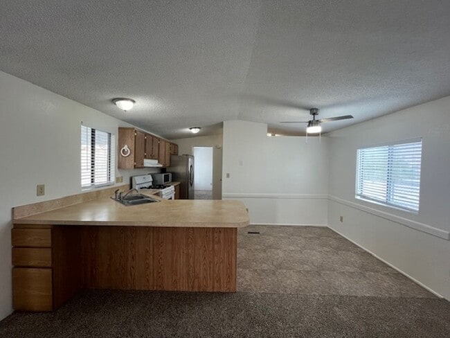 Building Photo - 2 Bedroom - 2 Bath