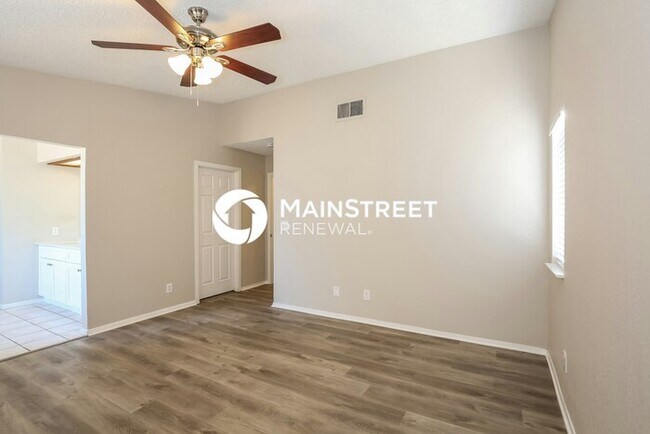 Building Photo - 4 Bedroom Pet-Friendly Home in LAS VEGAS, ...