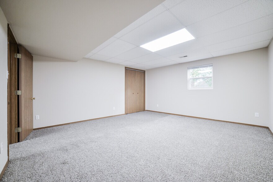 Building Photo - 1801 Ridge Rd