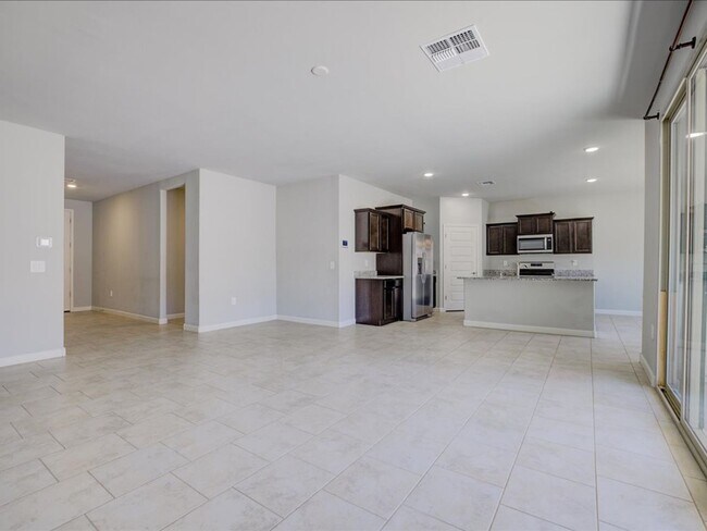 Building Photo - Corona de Tucson 4 Bedroom 2 Bathroom