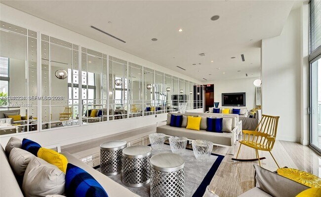 Building Photo - 2000 Metropica Wy