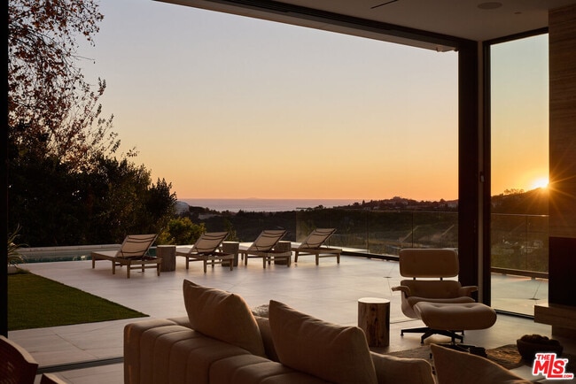 Building Photo - 1149 Linda Flora Dr