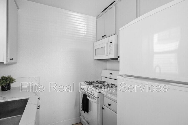 Building Photo - 2606 Juan St