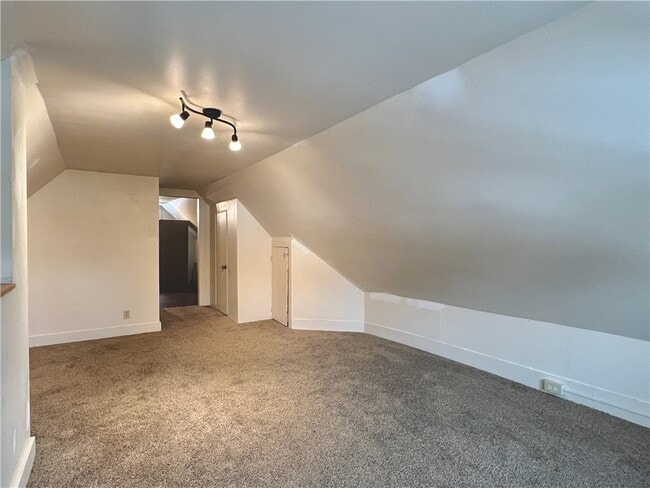 Building Photo - 105 Spruce St