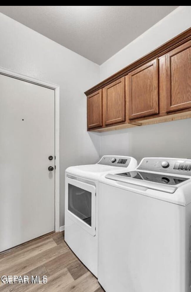 Building Photo - 12879 Hidden Grove Dr