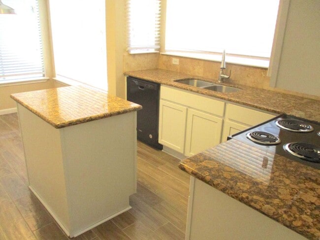 Building Photo - GET A BIG HOUSE FOR A SMALL PRICE IN BEAR CREEK