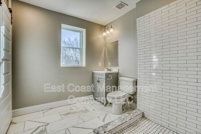 Building Photo - 1623 E Baltimore St