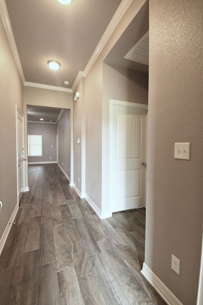 Building Photo - Modern 3-Bedroom 2 Bath Duplex in South Tyler