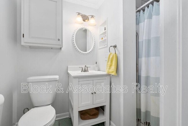 Building Photo - 1807 Sunset Dr