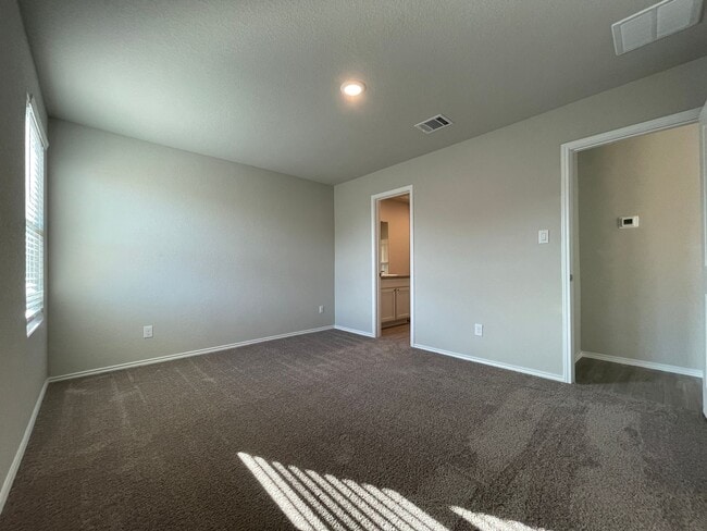 Building Photo - Single family home for rent