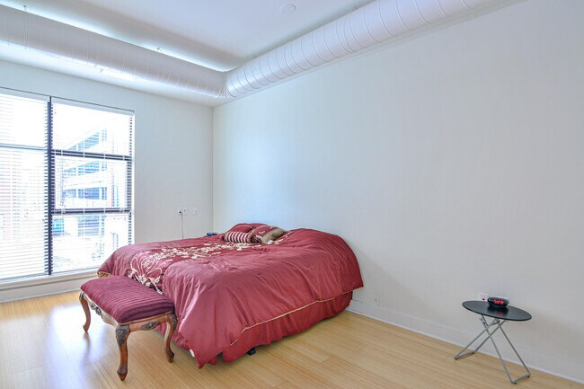 Building Photo - 535 S Upper St