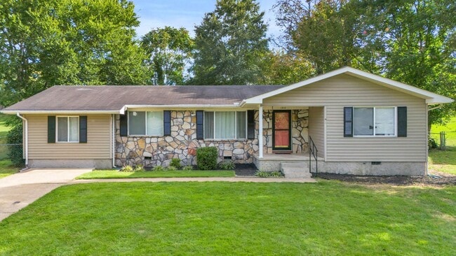 Building Photo - Located in the Heart of Hixson! 3 beds, 2 ...