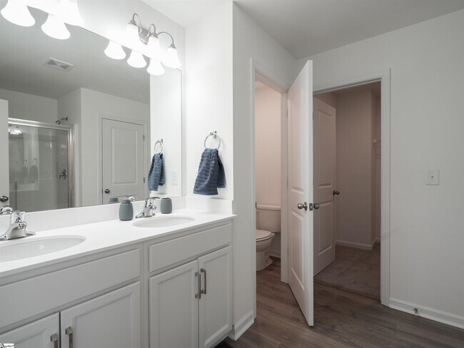 Building Photo - 403 Bryland Wy