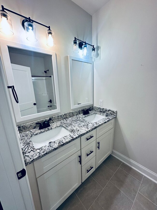 Building Photo - 714 Lindsey Brook Tr