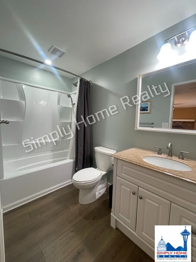 Building Photo - Private Cul-de-Sac Gem with Spacious Backyard!