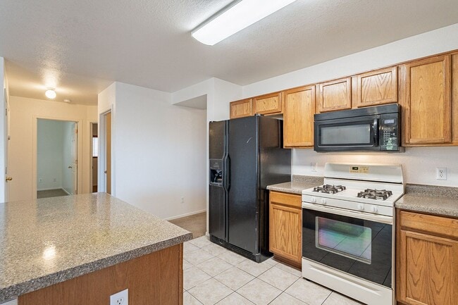 Building Photo - Pending/ Rented - Spacious Oro Valley 4-Bedroom Rental with Modern Comforts