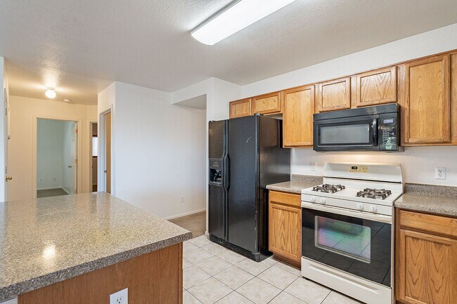 Building Photo - Spacious Oro Valley 4-Bedroom Rental with ...