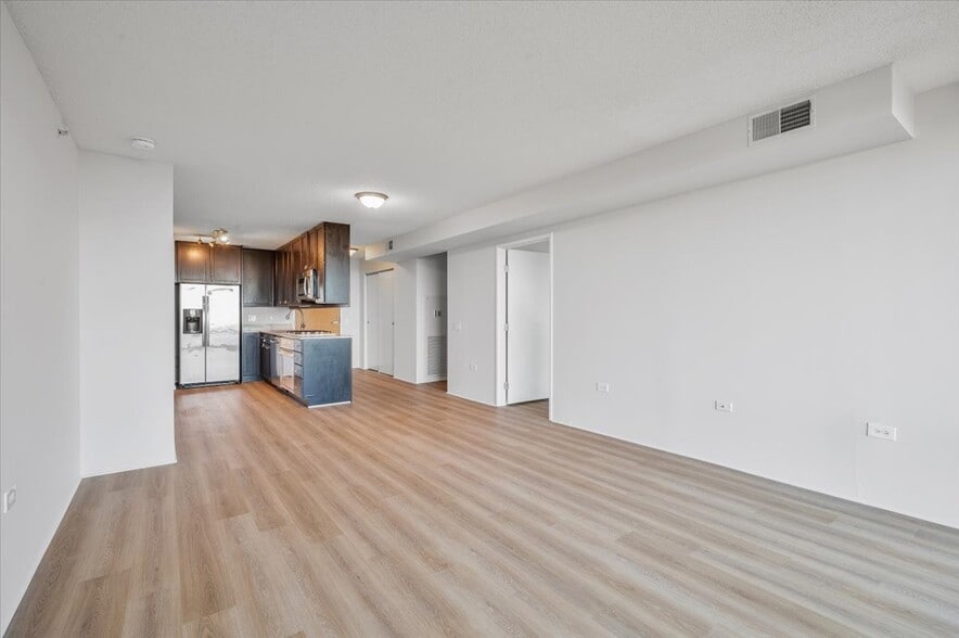 Building Photo - 9715 Woods Dr