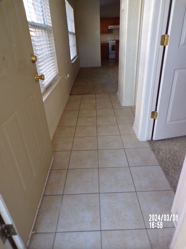 Building Photo - Great Townhouse