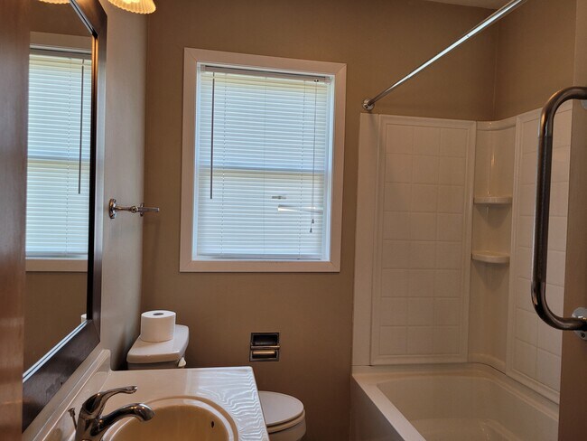 Bathroom - 128 E 17th St N