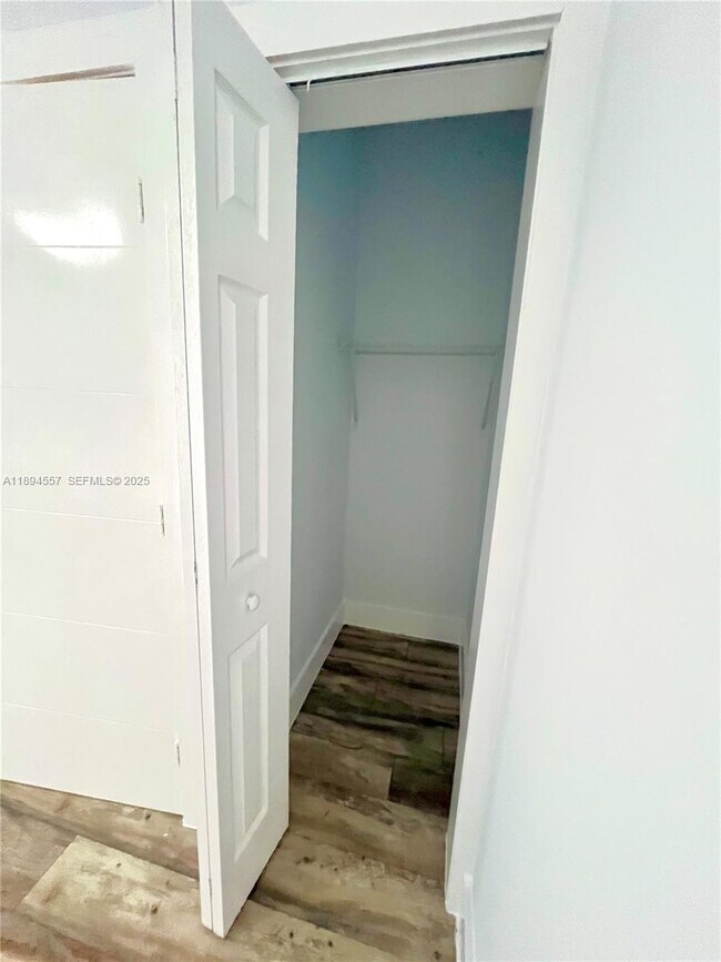 Building Photo - 1036 SW 5th St