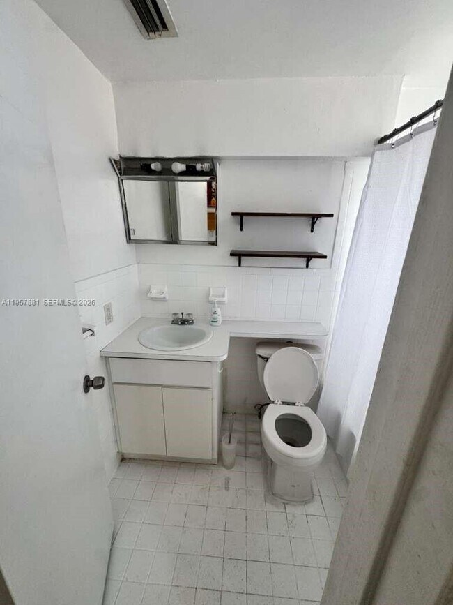 Building Photo - 1051 Meridian Ave