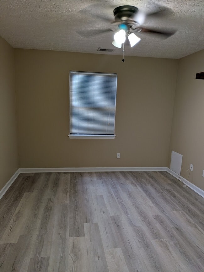 Building Photo - 2552 Knightsbridge Ln