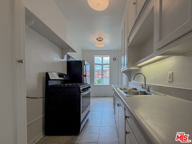 Building Photo - 1314 Hayworth Ave