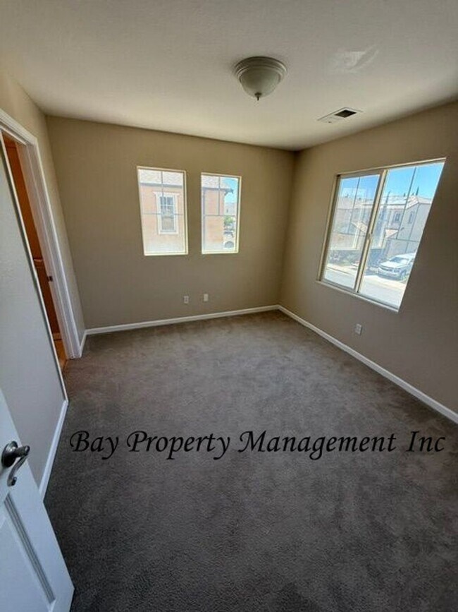 Building Photo - 380 Barolo Cir