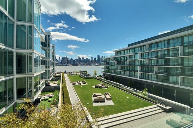 Building Photo - 1000 Ave at Port Imperial
