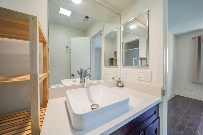 Building Photo - 8402 Alta Mesa