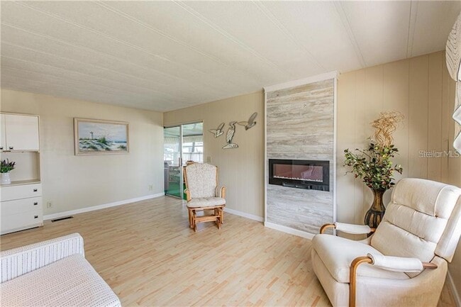 Building Photo - 274 Beach Ct