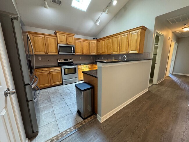 Building Photo - Cozy 2/2 House in Cartersville- $1,695