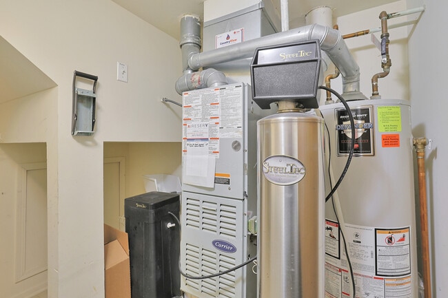 Building Photo - 3184 Impressions Dr