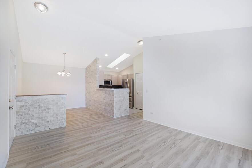 Building Photo - 670 Mill Cir