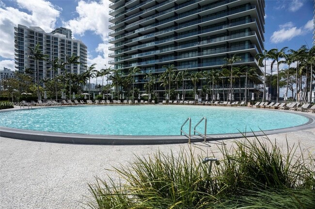 Building Photo - 650 NE 32nd St