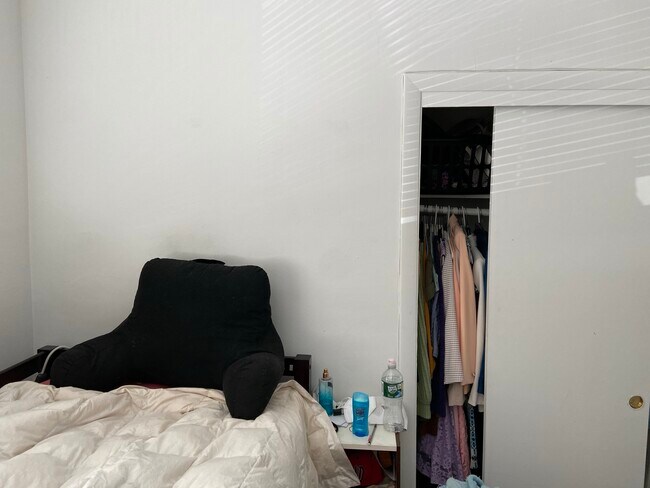 Building Photo - 52 Evergreen St