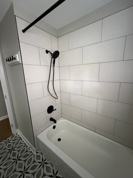 Building Photo - 1924 Hadley Rd