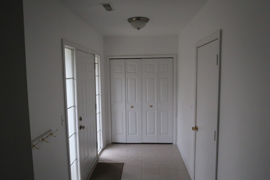 Building Photo - 16468 Radison Dr