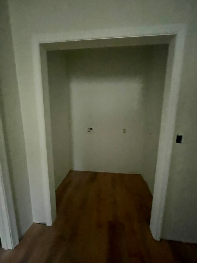 Building Photo - 720 Marion St