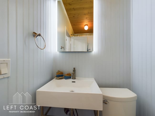 Building Photo - 1033 NW Inlet Ave