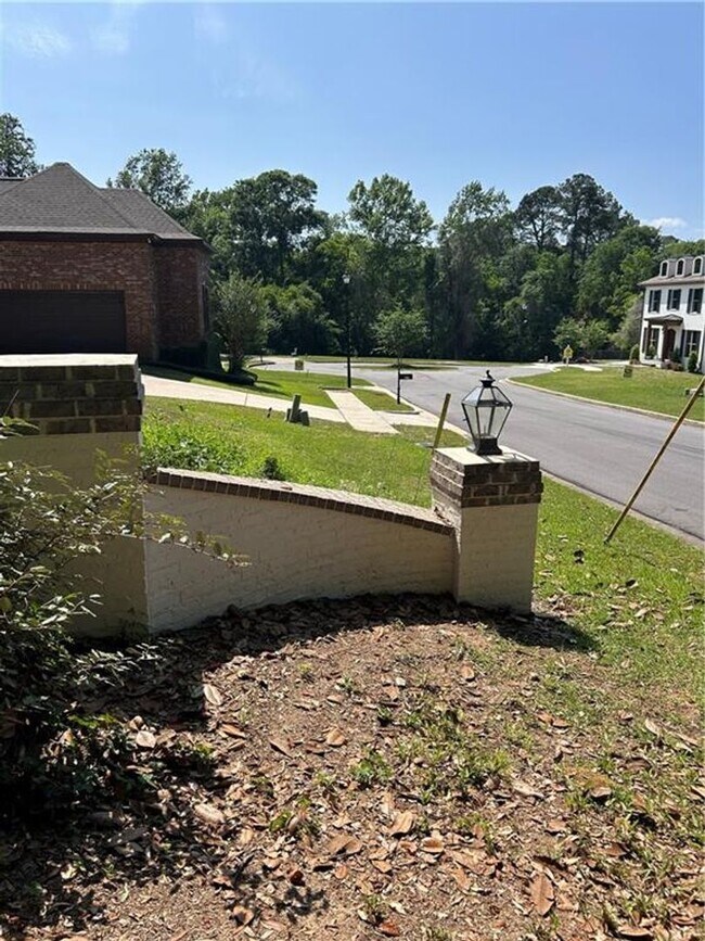 Building Photo - 5488 Hilltop Dr N