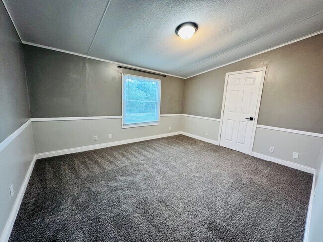 Building Photo - 2475 Freshour Rd