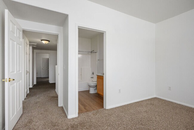 Building Photo - 10550 W Alexander Rd